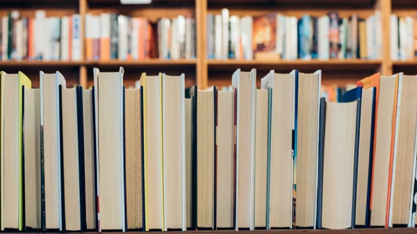 Οι νέες εκδόσεις που περιμένουμε την άνοιξη (και το καλοκαίρι)