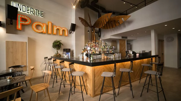 Στο «Under The Palm» έχει πάντα καλοκαίρι