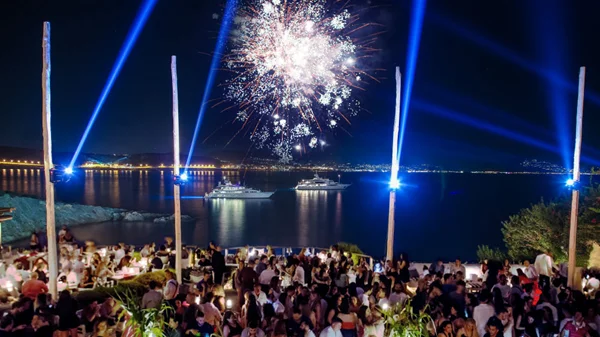 Το Island υποδέχεται το καλοκαίρι