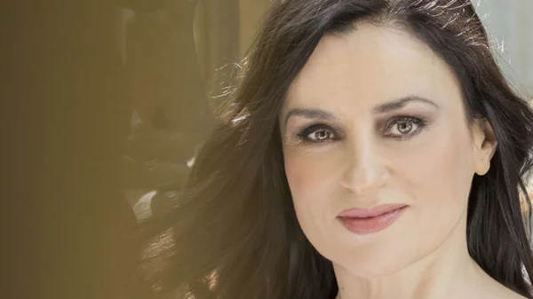 Η Καμεράτα με την Καραμπέτη στην «Μήδεια»