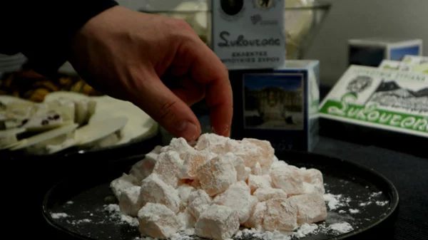 Γεύση από Σύρο στο «Public Café»