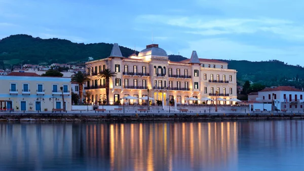 Εορταστική χρονιά εγκαινιάζει το Poseidonion Grand Hotel