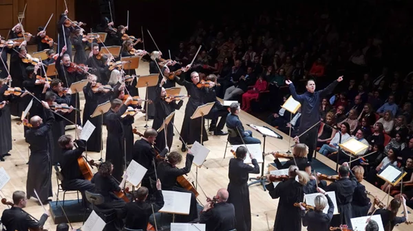 Εκμαυλιστικός Κoυρεντζής, ανεπιτήδευτος Παρκ εντυπωσιάζουν στο Μέγαρο