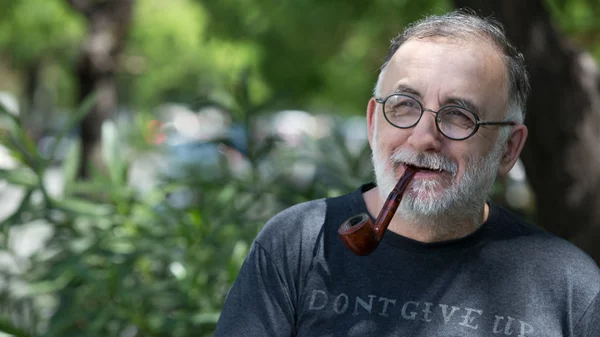 Ο Θάνος Μικρούτσικος χορεύει πάνω στο φτερό του καρχαρία!