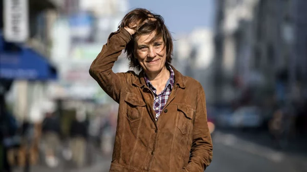 Η Κατρίν Κορσινί μας εξηγεί γιατί δεν φοβήθηκε να τα βάλει με «Μια Αγάπη Ανέφικτη»