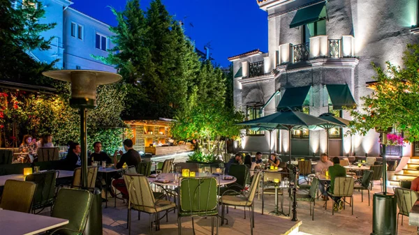 To «Cash» βγαίνει στον κήπο