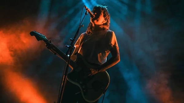 Η Courtney Barnett μίλησε για το «πώς νιώθουμε πραγματικά» στο Fuzz