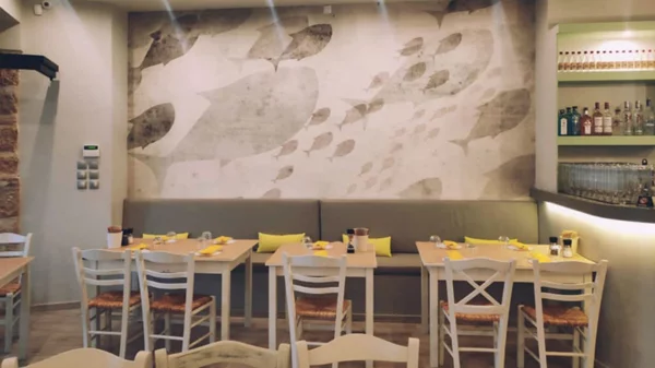 Ένας «Σπάρος» κολυμπάει στο Χαϊδάρι