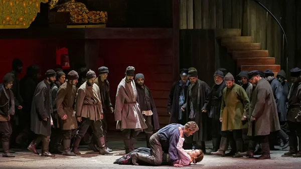 Δυνατές εντυπώσεις από την μουσικά και εικαστικά συναρπαστική «Λαίδη Μάκβεθ του Μτσενσκ»