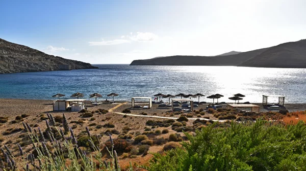 Η πρώτη smoke free παραλία των Κυκλάδων είναι γεγονός!