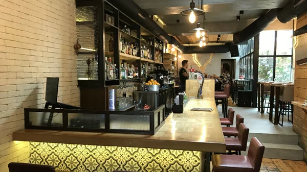 Στο «Bairro» έχουν afternoon party με τον Dj Da Mike