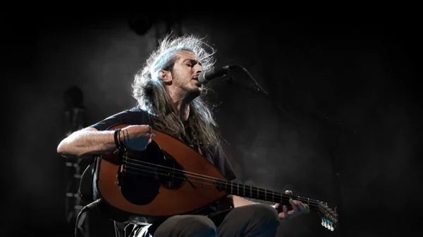 Τρία κορυφαία έντεχνα live με Χαρούλη, Κραουνάκη, Πυξ Λαξ [Ακούστε εδώ το καινούριο τραγούδι του Γιάννη Χαρούλη]