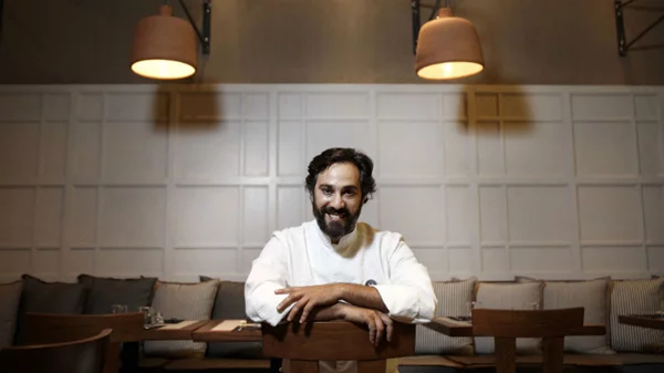 Ο Γιάννης Λουκάκος μιλάει για τα 10 χρόνια «Ψωμί & Αλάτι»