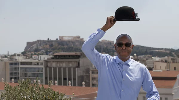 Ένα απόγευμα με τον θρυλικό Γουίνσλοου, τον μάστερ των ηχητικών μιμήσεων από τη «Μεγάλη των Μπάτσων Σχολή»