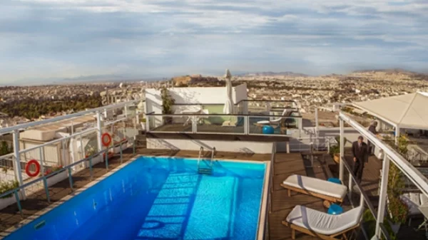 Οι καλύτερες πισίνες της Αθήνας για δροσιστικές βουτιές