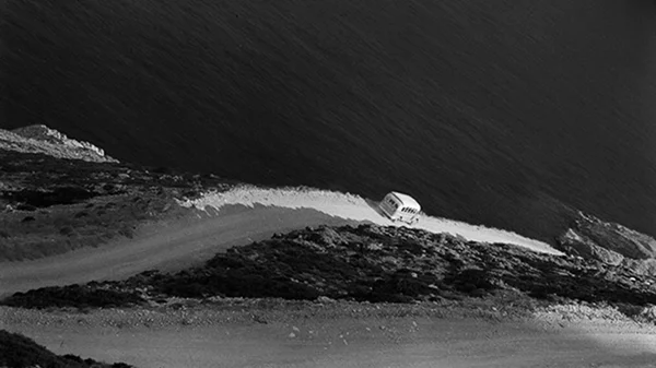 Η αυλή του «Ιπποπόταμου» έγινε έξτρα καλοκαιρινή και εικαστική