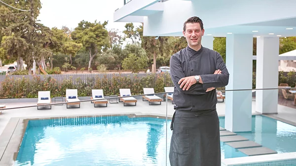 Μιλήσαμε με τον βραβευμένο σεφ Ολιβιέ Καμπανά στη νέα του γαστρονομική έδρα