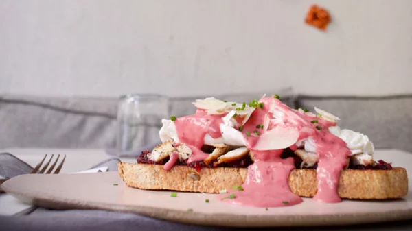 Το πρώτο καπνιστό brunch της πόλης είναι ένα «Fine Mess»