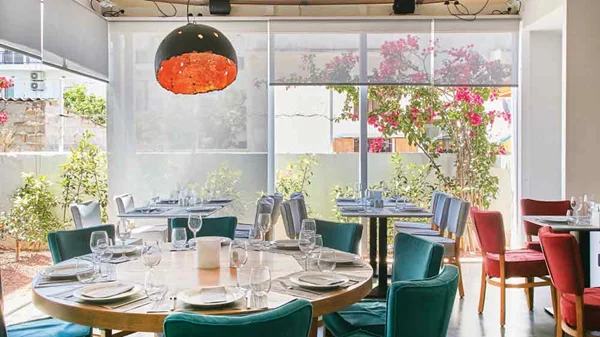 «Ακροβόλι»: Θαλασσινή φρεσκάδα με τη βούλα