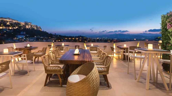 «Thea Terrace» με ανανεωμένο look και ακόμη πιο μαγική θέα 