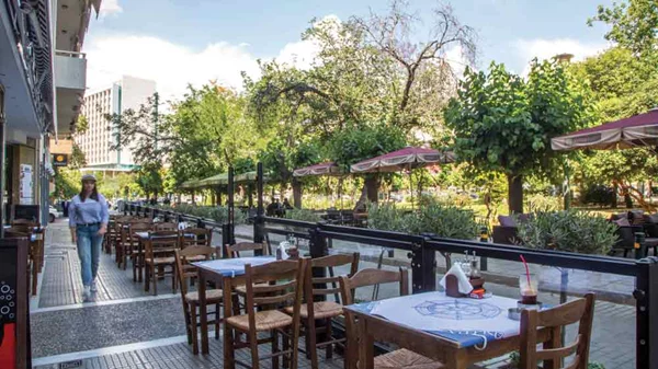 Η «Varka» αρμενίζει στο γιαλό του Παγκρατίου 