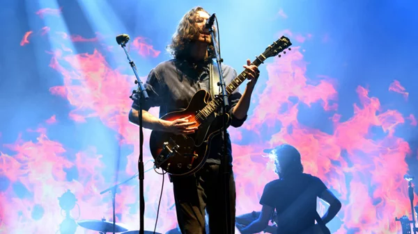 Ο Hozier συγκέντρωσε τους εικοσάχρονους μουσικόφιλους στην Πλατεία Νερού