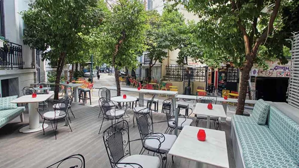 «Ιπποπόταμος»: Στο θρυλικό στέκι της Δελφών