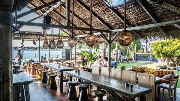 «Balux Seaside + Pool»: Το εξωτικό spot της αθηναϊκής ριβιέρας 