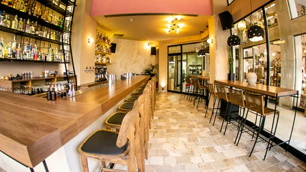 «Barro Negro»: H νέα μπαρίστικη άφιξη στην πόλη έχει θέμα την αγαύη και το Μεξικό