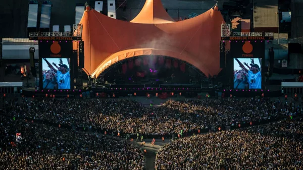 Αποστολή στο Roskilde Festival: Χορός στη βροχή με τους Denzel Curry και Travis Scott