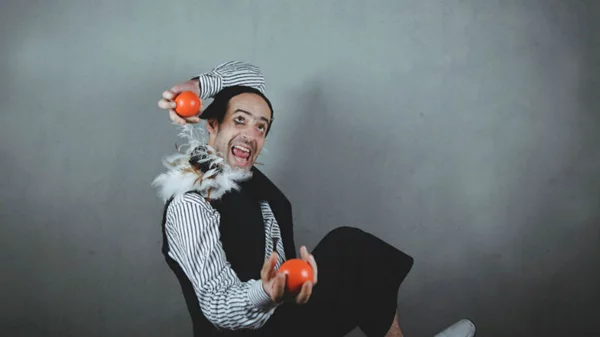 Οι Cirko Cachivache έρχονται στο «Νιάρχος»