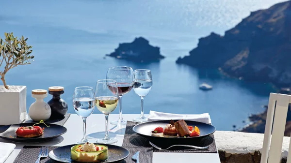 Οι σεφ του καλοκαιριού: 40 εστιατόρια - προορισμός και τα μυστικά τους