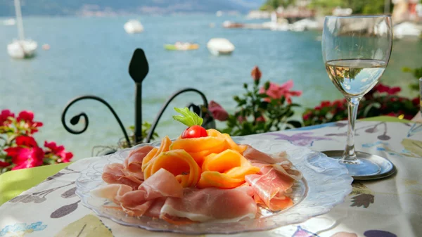 Wine o' Clock, η ώρα για aperitivo