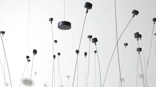 Τα έργα του Takis μαγνητίζουν την Tate Modern