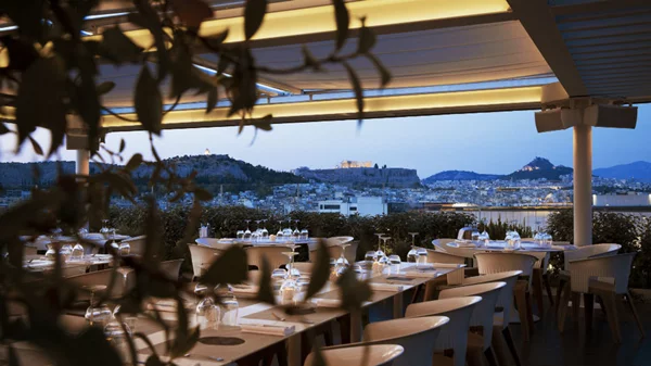Back to Athens σε βραβευμένα roof gardens