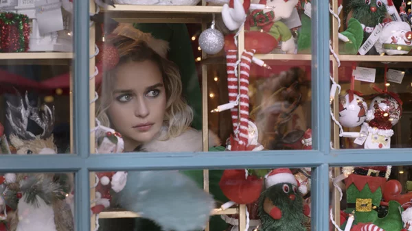 Αποκλειστικά στο «α» οι Έμα Τόμσον και Εμίλια Κλαρκ παρουσιάζουν το «Last Christmas»