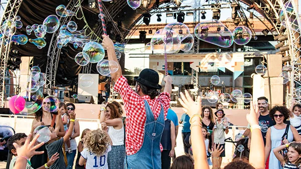 Αναστασία και Ελίνα, πώς είναι να φτιάχνεις έναν πλανήτη για όλα τα παιδιά;