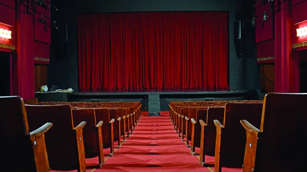 Πέντε θέατρα επανέρχονται με νέο πρόσωπο