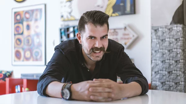 Πού συναντιούνται ο Λευτέρης Ελευθερίου, οι String Demons και ο Ηλίας Καρελλάς;