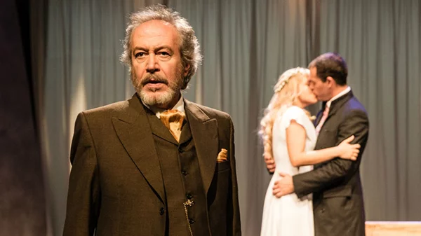 Γρηγόρης Βαλτινός: «Ο Σόλνες ζητάει από τον ηθοποιό ωριμότητα και αλήθεια»