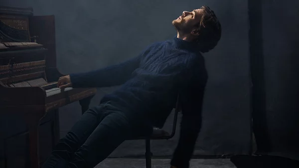 Ο Jack Savoretti μπαίνει πρώτος στην εκκλησία των Church Sessions