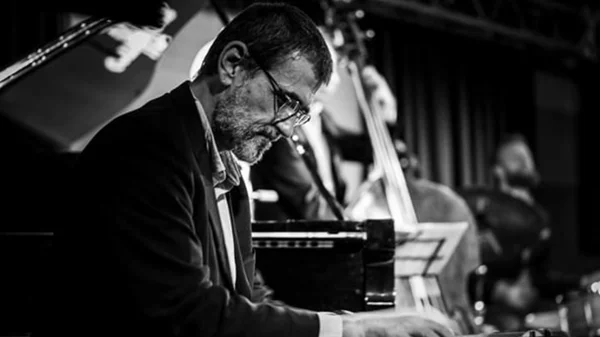 Ο Γιώργος Κοντραφούρης εγκαινιάζει τη νέα σειρά «Jazz στο Μουσείο»