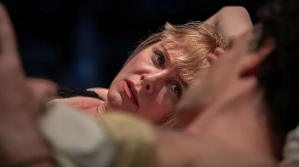 Θεοδώρα Τζήμου: «Η σημερινή εποχή απαγορεύει στη φαντασία μου να καλπάσει, ενώ ο Σνίτσλερ με απελευθερώνει»