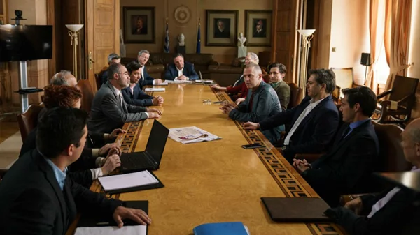 Οι «Ενήλικοι στην Αίθουσα» ταξιδεύουν στην Ευρώπη