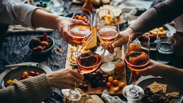 "Βάκχες": Μια διονυσιακή γιορτή για τα ελληνικά κρασιά φυσικής οινοποίησης