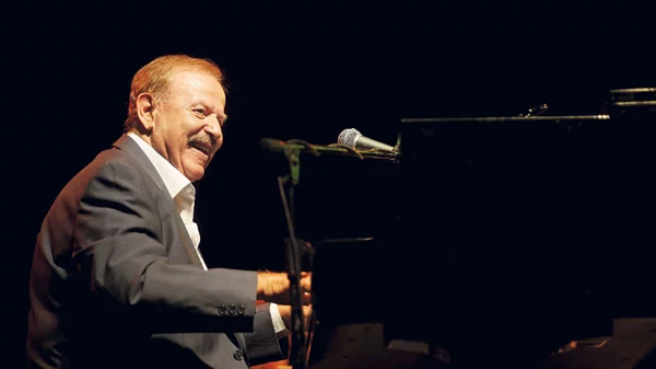 Λίγα λόγια για τον Γιάννη Σπανό