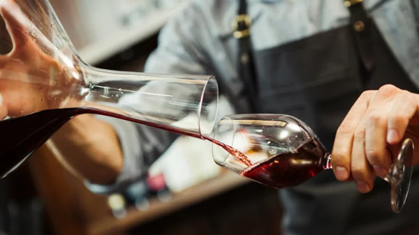 Στην LE MONDE για σπουδές οινοχοΐας υψηλού επιπέδου 