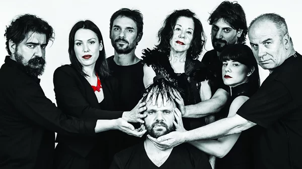 Ο Μάκης Παπαδημητρίου στο ρόλο της παιδοκτόνου «Μήδειας»