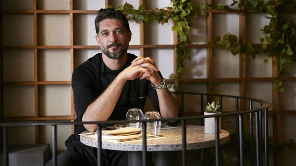 Δοκιμάσαμε πρώτοι το ολοκαίνουργιο εστιατόριο του Πάνου Ιωαννίδη