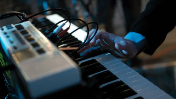 Ελληνικά μουσικά ντοκιμαντέρ σε Δαναό και Μικρόκοσμο